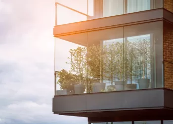 Cam Balkon Yaptırmak Maliyetli mi?