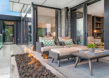 Teknolojinin Şıklıkla Buluştuğu Mükemmel Deneyim: Otomatik Cam Sistemleri