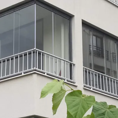 Albert Genau Cam Balkon